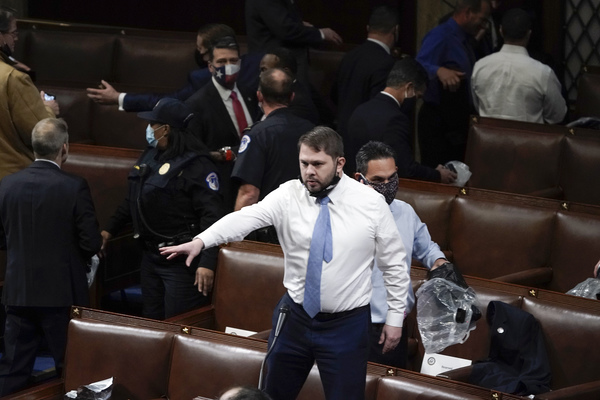 Usa sotto choc, fan di Trump marciano su Capitol Hill. TUTTE LE FOTO E I VIDEO Usa sotto choc, fan di Trump marciano su Capitol Hill. TUTTE LE FOTO E I VIDEO