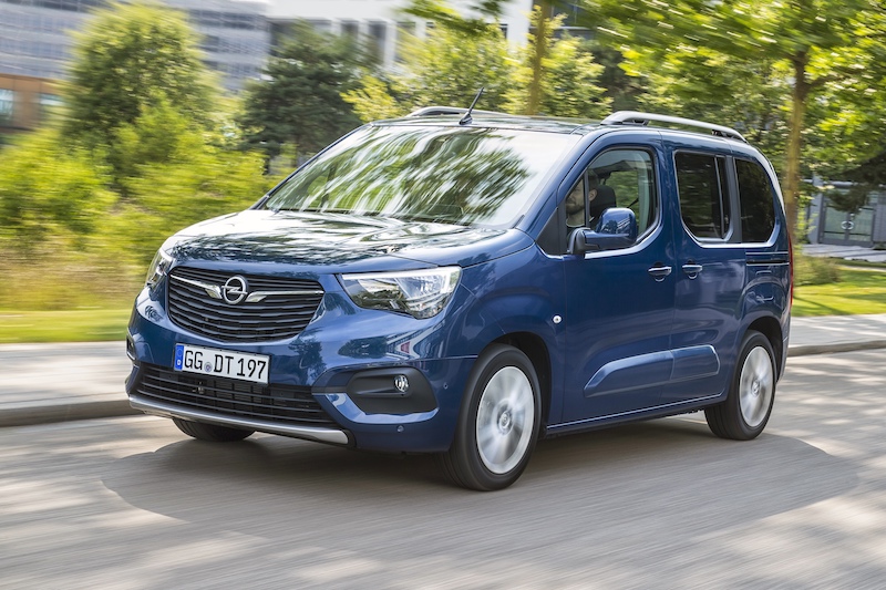 Opel, tante soluzioni tecnologiche per affrontare l’inverno in sicurezza Opel, tante soluzioni tecnologiche per affrontare l’inverno in sicurezza