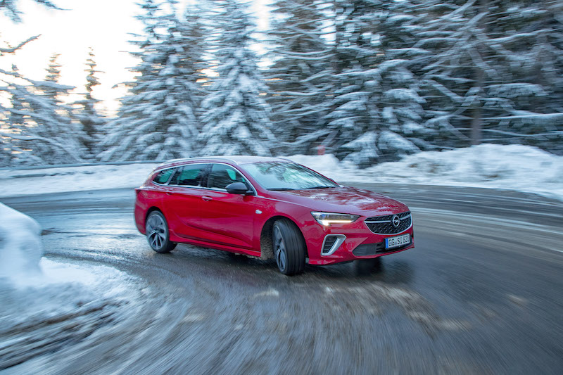 Opel, tante soluzioni tecnologiche per affrontare l’inverno in sicurezza Opel, tante soluzioni tecnologiche per affrontare l’inverno in sicurezza