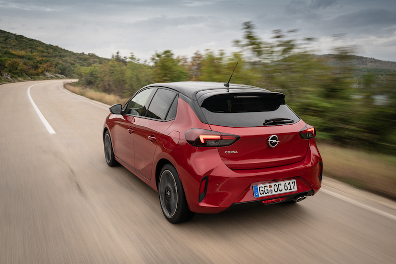 Opel, tante soluzioni tecnologiche per affrontare l’inverno in sicurezza Opel, tante soluzioni tecnologiche per affrontare l’inverno in sicurezza