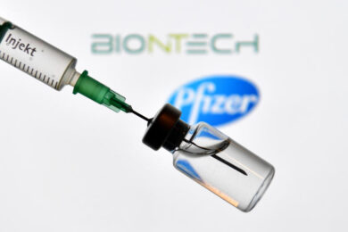 Ue, altri 300 mln di dosi del vaccino BioNTech. “Pfizer è il cavallo giusto”