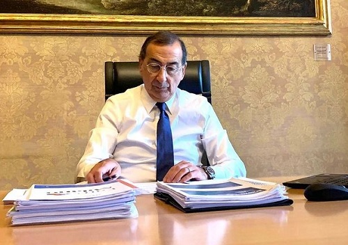 “Lettere dalle città del futuro”: Beppe Sala pubblica un libro per ragazzi “Lettere dalle città del futuro”: Beppe Sala pubblica un libro per ragazzi