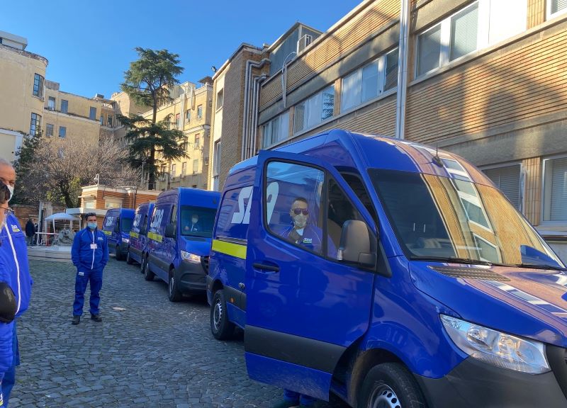 Poste Italiane, al via distribuzione prime dosi vaccino Moderna Poste Italiane, al via distribuzione prime dosi vaccino Moderna