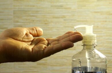 Coronavirus, beve il disinfettante per le mani. Grave uno studente di 19 anni