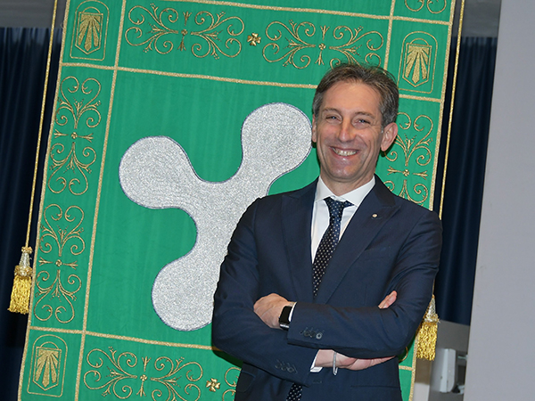 Letizia Moratti con la nuova Giunta Regionale Lombarda Letizia Moratti con la nuova Giunta Regionale Lombarda