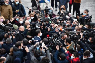 Covid, Meloni: “Il distanziamento sociale? Vale per tutti ma non per Conte”