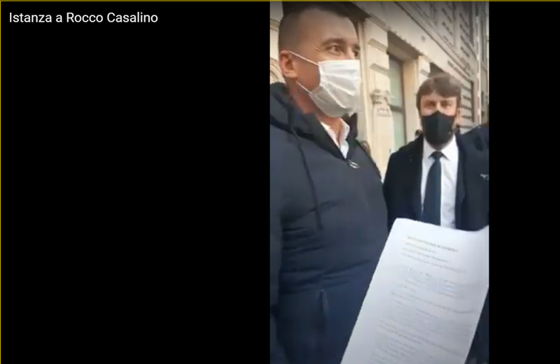 Rocco Casalino riceve l’istanza delle lavoratrici del gioco pubblico. VIDEO Rocco Casalino riceve l’istanza delle lavoratrici del gioco pubblico. VIDEO