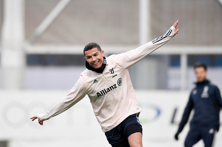 Juve, Ronaldo rinnova a vita: Mendes tratta. E su Milik Auriemma svela… Juve, Ronaldo rinnova a vita: Mendes tratta. E su Milik Auriemma svela…