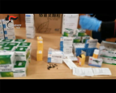 Virus, scoperti a Roma farmaci fasulli anti-Covid venduti nei negozi cinesi