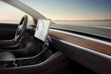Tesla deve richiamare 158mila auto: problemi di sicurezza al computer di bordo