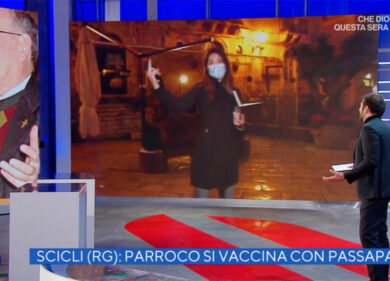 Vita in Diretta, la gaffe dell’inviata: fa il dito medio in collegamento tv