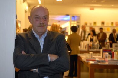 Toni Capuozzo si racconta tra guerra, mafia, cronaca: una vita con la valigia