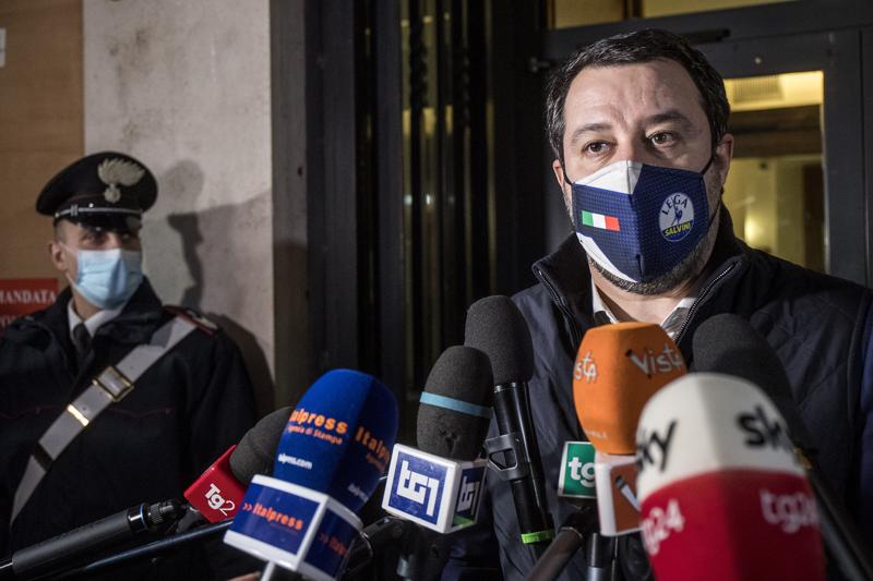 Governo, Salvini: “Voteremo sì a dl Ristori e scostamento bilancio” Governo, Salvini: “Voteremo sì a dl Ristori e scostamento bilancio”