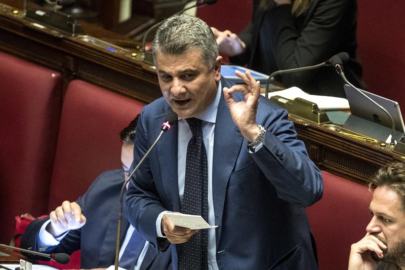 Governo, De Filippo lascia Italia Viva e torna nel Pd: “Io voto la fiducia” Governo, De Filippo lascia Italia Viva e torna nel Pd: “Io voto la fiducia”