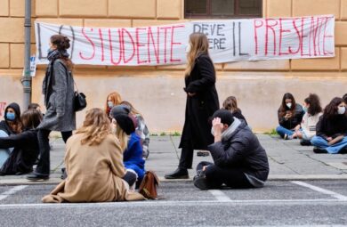 Il 63% degli studenti boccia la DAD, Azzolina: “Sono dati su cui riflettere”