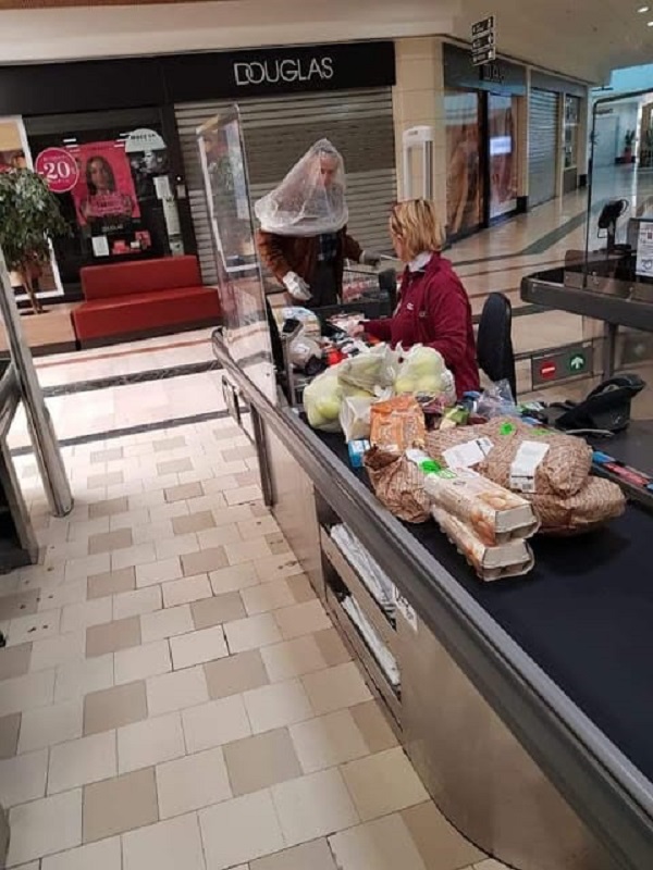 Coronavirus vissuto con ironia: Peppone e la Lombardia in zona rossa. Gallery