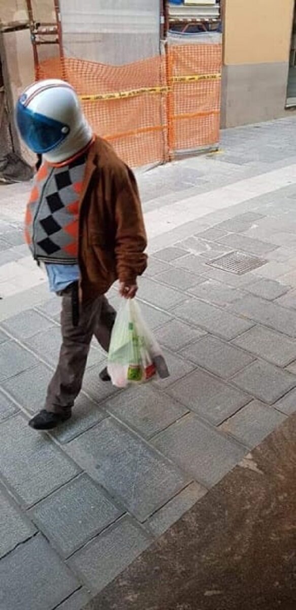 Coronavirus vissuto con ironia: Peppone e la Lombardia in zona rossa. Gallery