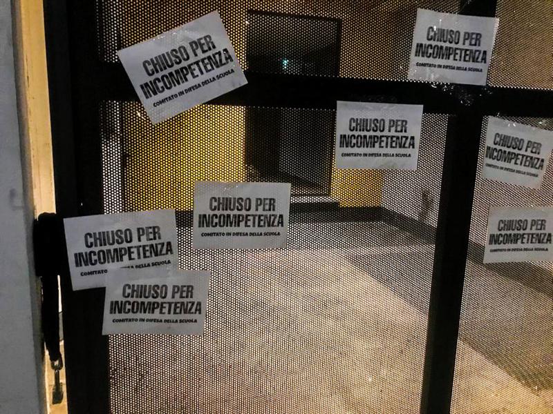 Milano, ingressi bloccati per protesta: blitz notturno all’Ufficio scolastico Milano, ingressi bloccati per protesta: blitz notturno all’Ufficio scolastico
