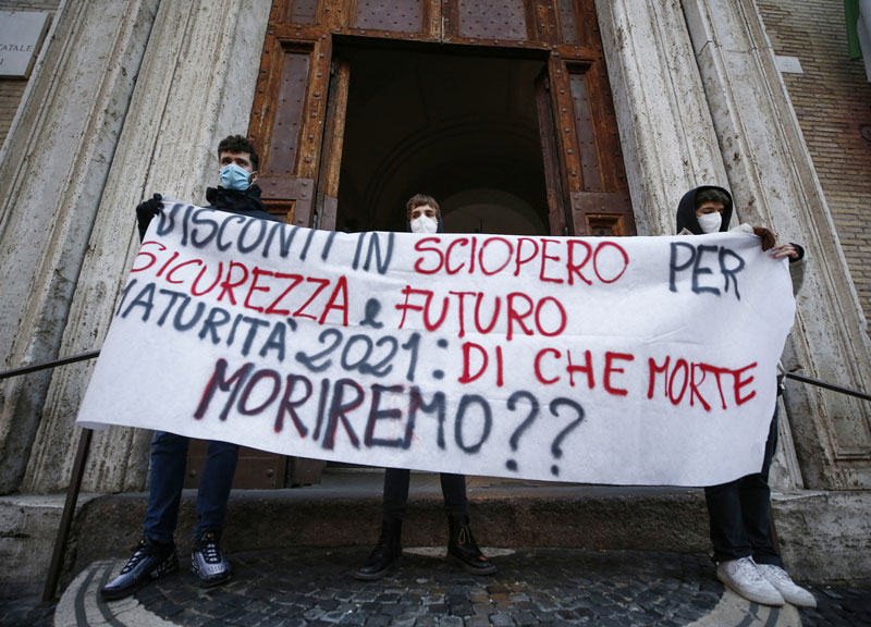 Roma, scuole nella protesta. In piazza i ragazzi di Righi, Visconti e Cavour Roma, scuole nella protesta. In piazza i ragazzi di Righi, Visconti e Cavour