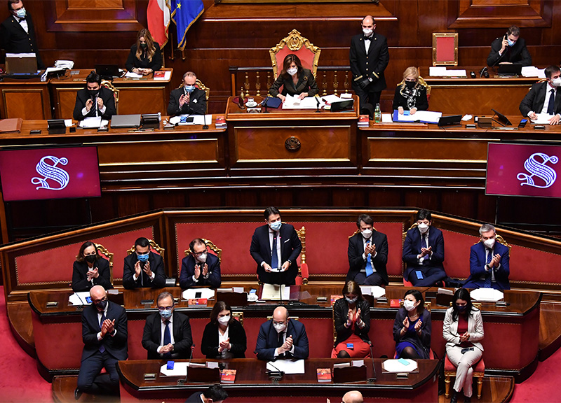 Crisi governo, Casini spinge per la pace con Renzi. Monti vota fiducia a Conte Crisi governo, Casini spinge per la pace con Renzi. Monti vota fiducia a Conte