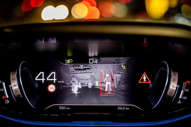 Peugeot Night Vision,alza gli standard di sicurezza nella guida notturna Peugeot Night Vision,alza gli standard di sicurezza nella guida notturna