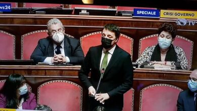 Renzi: “Conte cambia idea per la poltrona”. Poi lancia un segnale al Pd