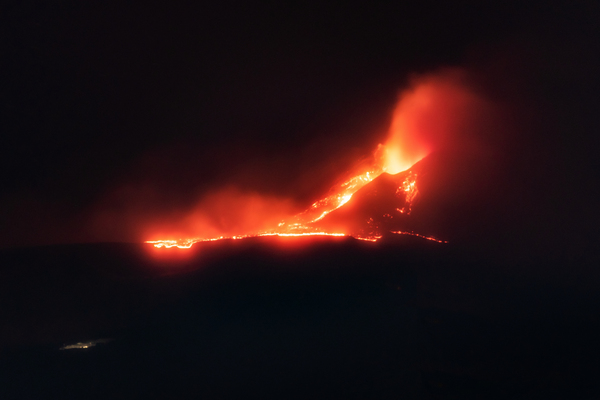 Etna, nuova eruzione dal cratere di sud-est: aumenta anche il tremore Etna, nuova eruzione dal cratere di sud-est: aumenta anche il tremore