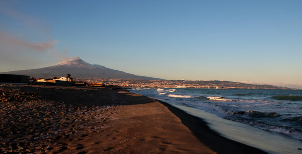 Etna, nuova eruzione dal cratere di sud-est: aumenta anche il tremore Etna, nuova eruzione dal cratere di sud-est: aumenta anche il tremore