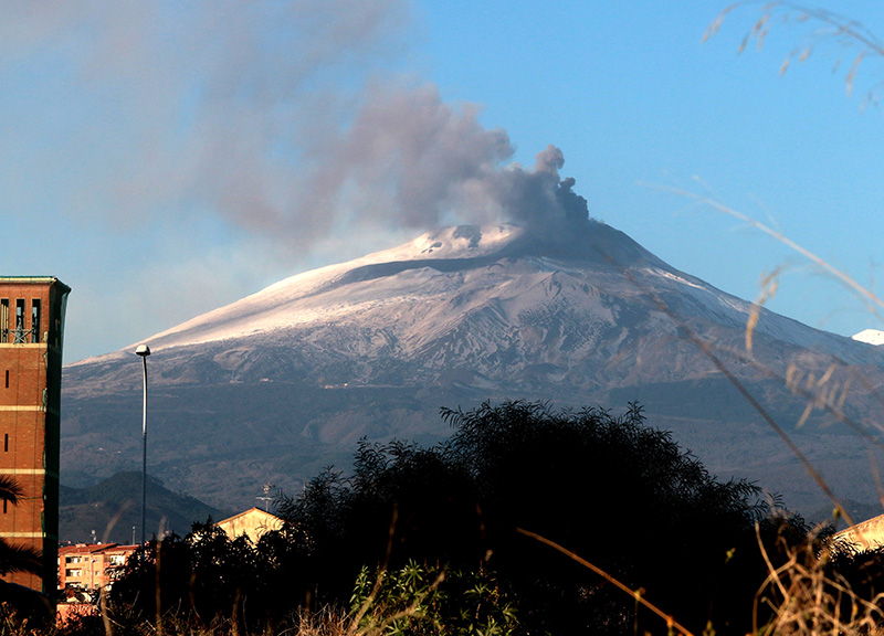 Etna, nuova eruzione dal cratere di sud-est: aumenta anche il tremore Etna, nuova eruzione dal cratere di sud-est: aumenta anche il tremore