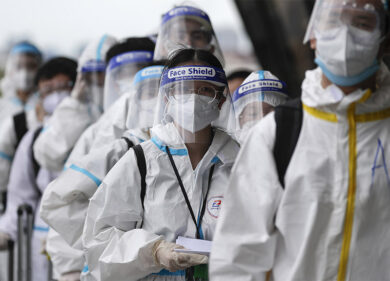 Cina, il Covid arriva a Pechino: un distretto della capitale in lockdown