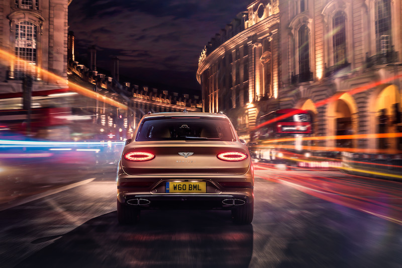 Bentley lancia la nuova Bentyaga Hybrid