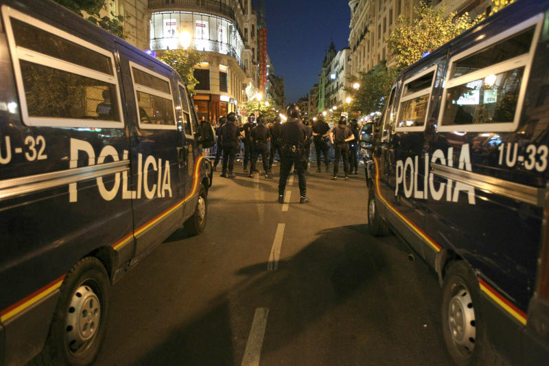 Madrid, 3 morti e 11 feriti dopo forte esplosione. Edificio semidistrutto Madrid, 3 morti e 11 feriti dopo forte esplosione. Edificio semidistrutto