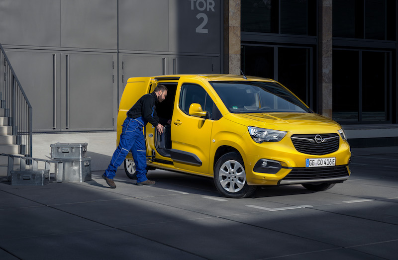 Opel presenta la versione elettrica del Van Combo-E Opel presenta la versione elettrica del Van Combo-E