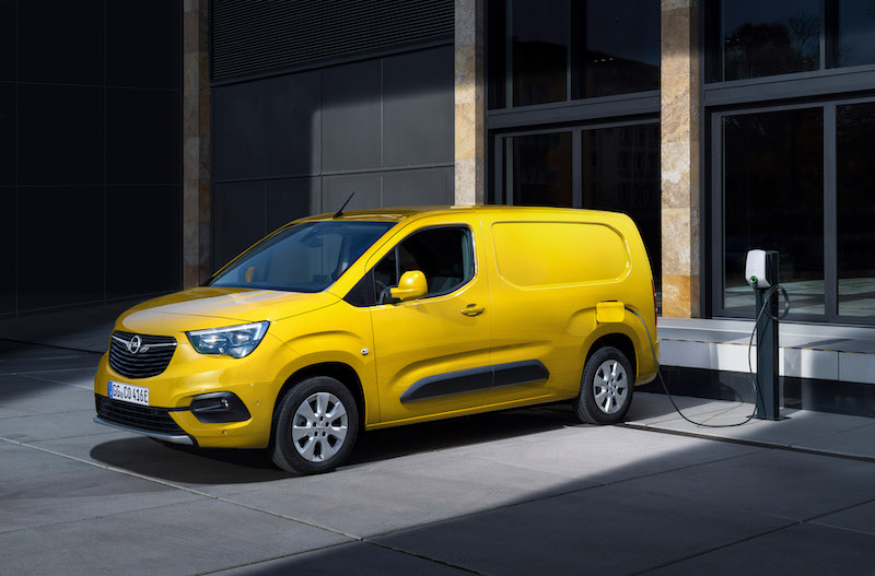 Opel presenta la versione elettrica del Van Combo-E Opel presenta la versione elettrica del Van Combo-E