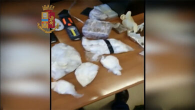 Droga a San Basilio, seguono un cliente trovano cocaina per 200 mila euro