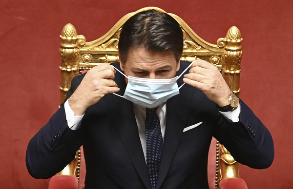 “Insufficienti i 156 voti del Senato. Legittimo rafforzare la maggioranza” “Insufficienti i 156 voti del Senato. Legittimo rafforzare la maggioranza”