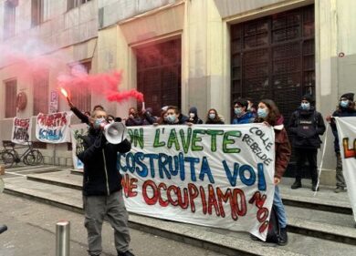 Scuola, a Milano 10 licei occupati: “serve cambiamento radicale”