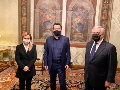 Il Cdx: “Maggioranza inconsistente”. Salvini, Meloni e Tajani al Quirinale