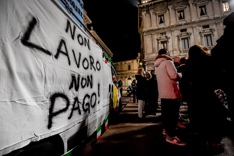Covid: ristoratori in corteo arrivati dalla Brianza a Milano Covid: ristoratori in corteo arrivati dalla Brianza a Milano