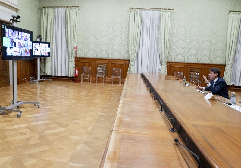 Recovery, Conte ai sindacati: “+3% di Pil”. Allarme Moody’s sul mini-governo Recovery, Conte ai sindacati: “+3% di Pil”. Allarme Moody’s sul mini-governo