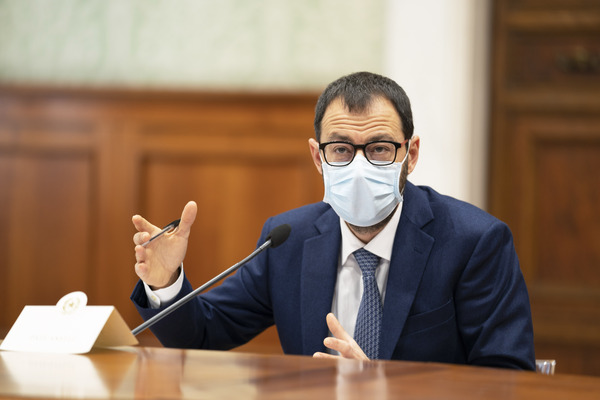 Recovery, Conte ai sindacati: “+3% di Pil”. Allarme Moody’s sul mini-governo Recovery, Conte ai sindacati: “+3% di Pil”. Allarme Moody’s sul mini-governo