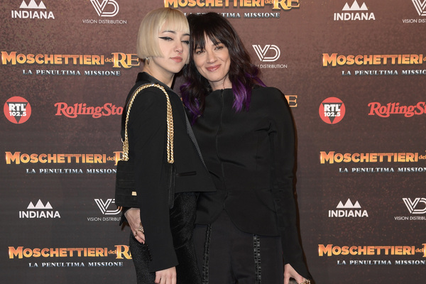 Asia Argento fa nome e cognome. “Rob Cohen mi ha stuprata, drogata con il Ghb” Asia Argento fa nome e cognome. “Rob Cohen mi ha stuprata, drogata con il Ghb”