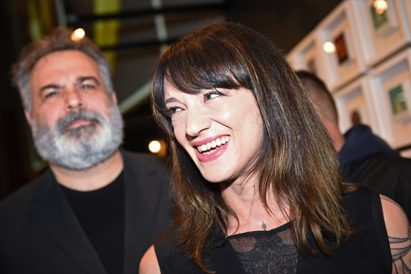 Asia Argento fa nome e cognome. “Rob Cohen mi ha stuprata, drogata con il Ghb” Asia Argento fa nome e cognome. “Rob Cohen mi ha stuprata, drogata con il Ghb”