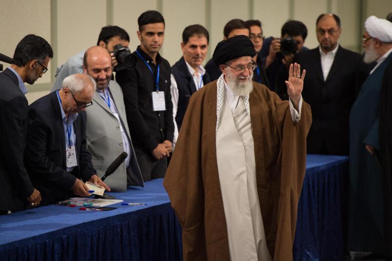 Twitter sospende account di Khamenei, ma è un fake Twitter sospende account di Khamenei, ma è un fake