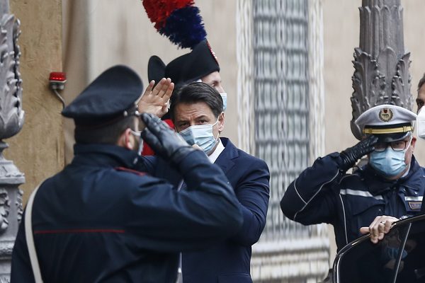 Crisi di governo, l’horror show del trasformismo politico mortifica l’Italia Crisi di governo, l’horror show del trasformismo politico mortifica l’Italia