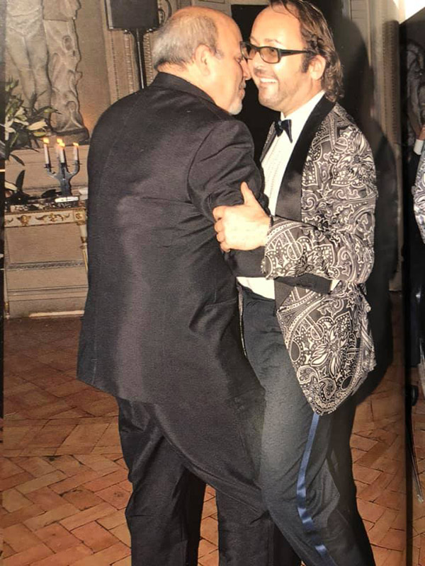 Alan Friedman “balla col suo compagno”: spuntano le foto sui social…