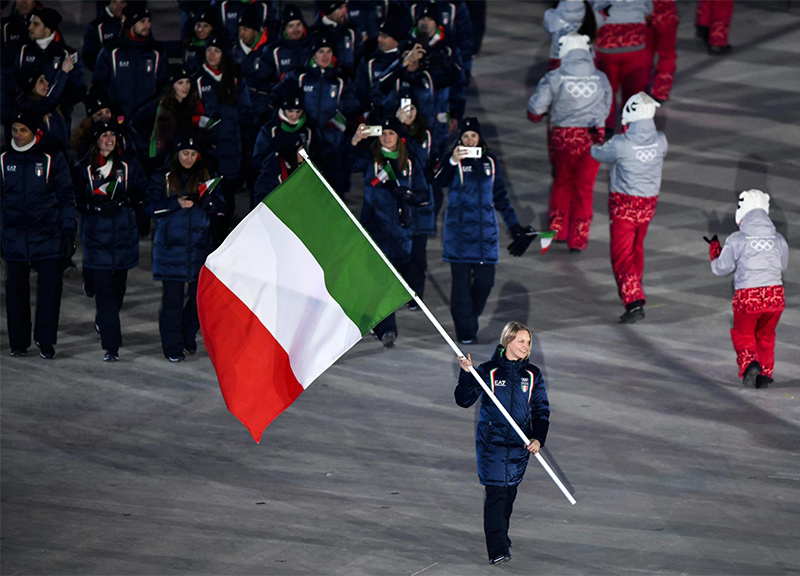Olimpiadi, Italia senza bandiera. Decisione senza precedenti. Coni sospeso Olimpiadi, Italia senza bandiera. Decisione senza precedenti. Coni sospeso
