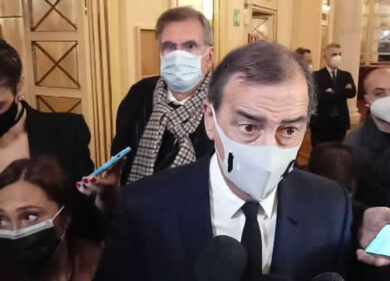 Consiglio sospeso, opposizioni: “Sala pensi a governare, non a fare militante”