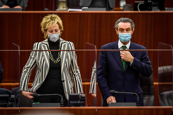 Caos Rt, bagarre in Regione: l’arringa di Fontana, l’opposizione se ne va