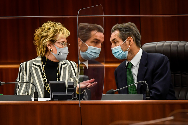 Caos Rt, bagarre in Regione: l’arringa di Fontana, l’opposizione se ne va